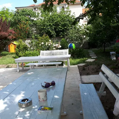 Sunny House Равда
